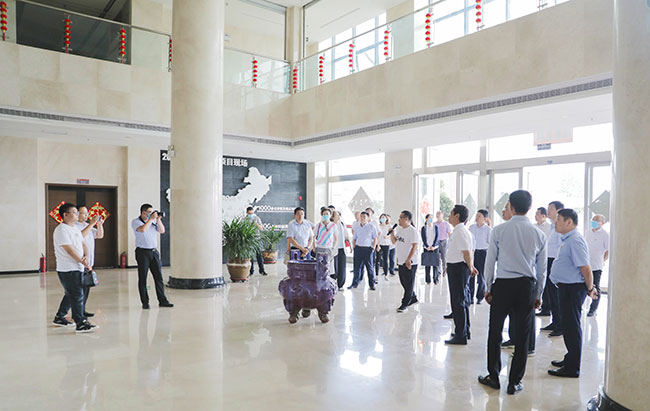 ���l��ֱ����λ�ˆT�M�ɵ�80���^Ħ�F�W�R���u����